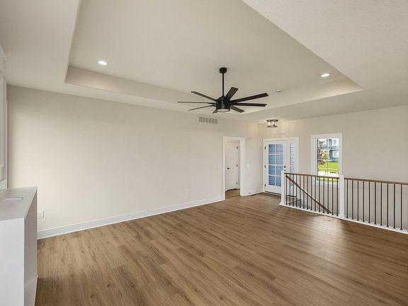 5th image of 135 NW Valleyview Dr