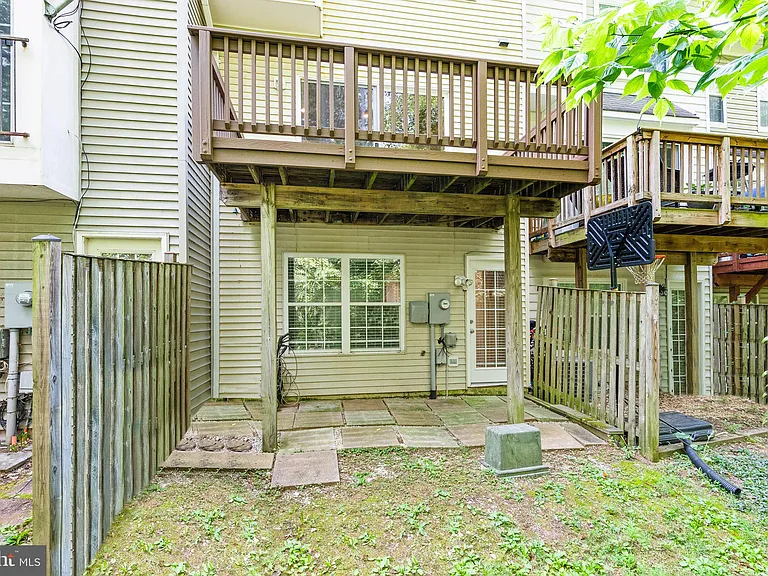 10032 Moxleys Ford Ln — Photo 42