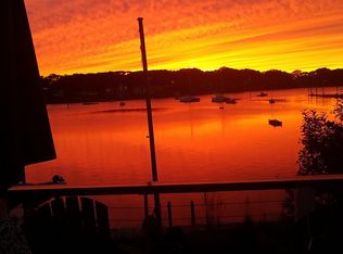 18 Leslie Ave, Barrington, RI 02806