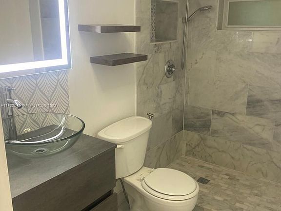 2nd image of 16400 NE 17th Ave APT 507
