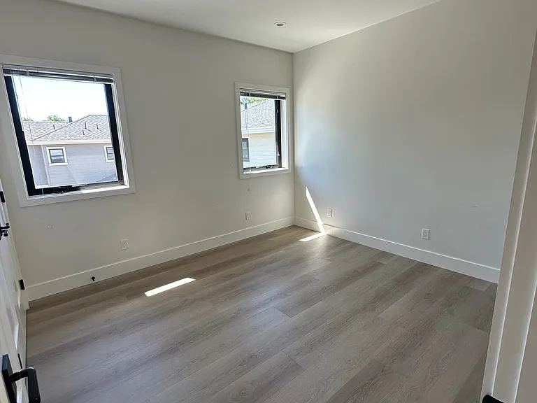 1561 7th Ave — Photo 11