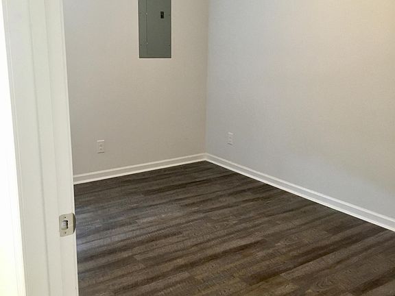 4th image of 45 Squire Cir #1