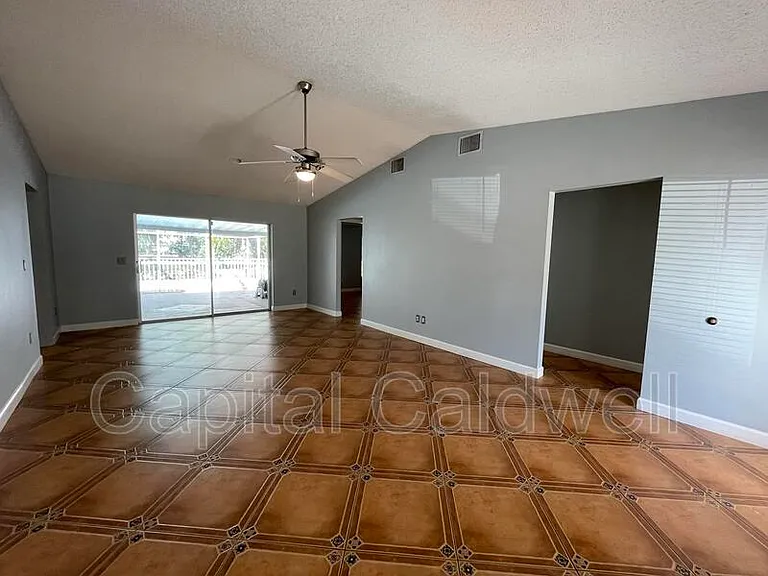 12813 Starling Dr — Photo 7