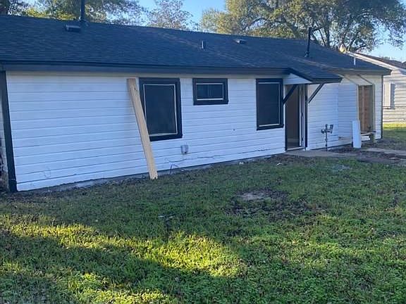 2nd image of 9906 Gloyna St