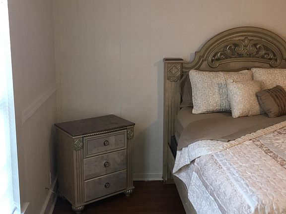 3rd image of 1120 Smith Ave