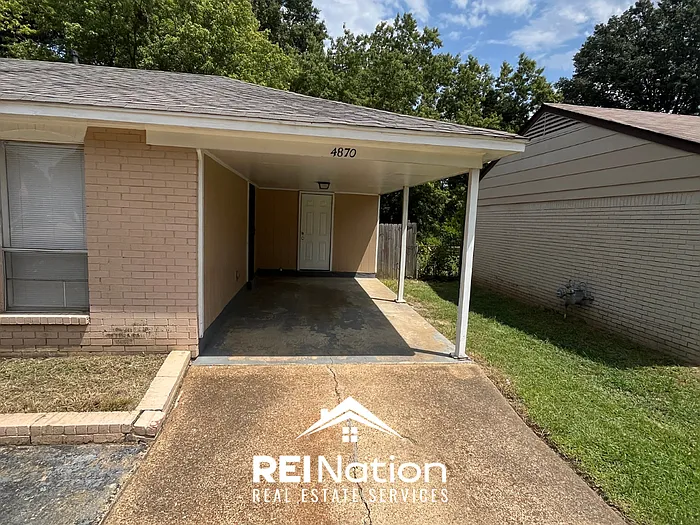 3 bed, 1.0 bath, 975 sqft, $1,050 — Photo 2
