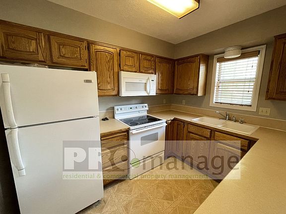 5th image of 2428 S Saint Clair Ave