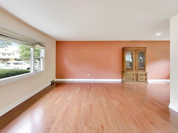 5th image of 2047 Chestnut St