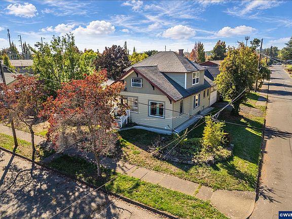 4th image of 1885 4th St NE