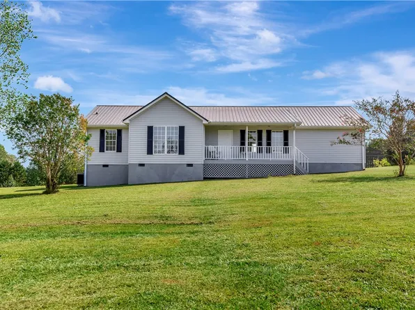 131 Lake Dr, Fair Play, SC 29643