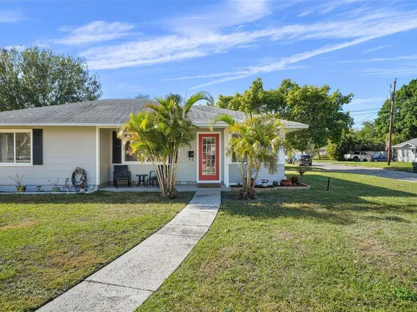 1602 30th St W, Bradenton, FL 34205