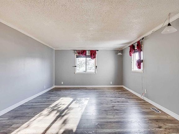 5th image of 173 SW Cokerill Cres