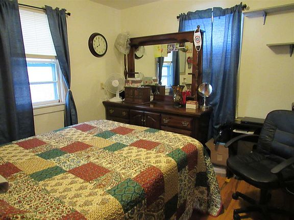 4th image of 1546 W C St