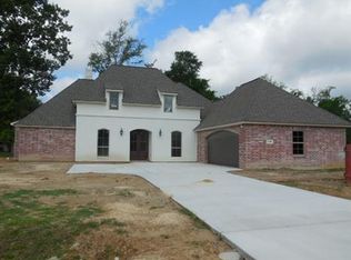 1186 Rue Julianna, Moss Bluff, LA 70611