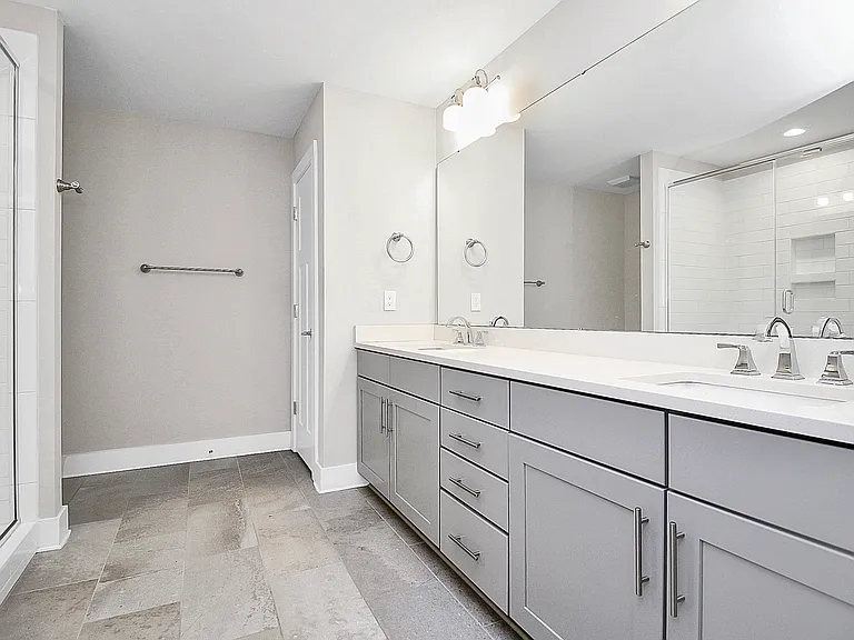 1420 W 4th St #1 — Photo 12