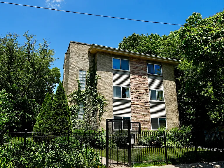 1404 W Estes Ave — Photo 22