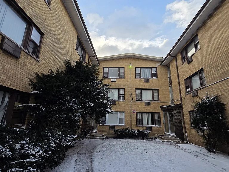 7822-7824 S South Shore Dr #7822-B3 — Photo 11