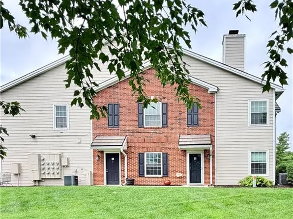 11607 Tomahawk Creek Pkwy APT J, Leawood, KS 66211