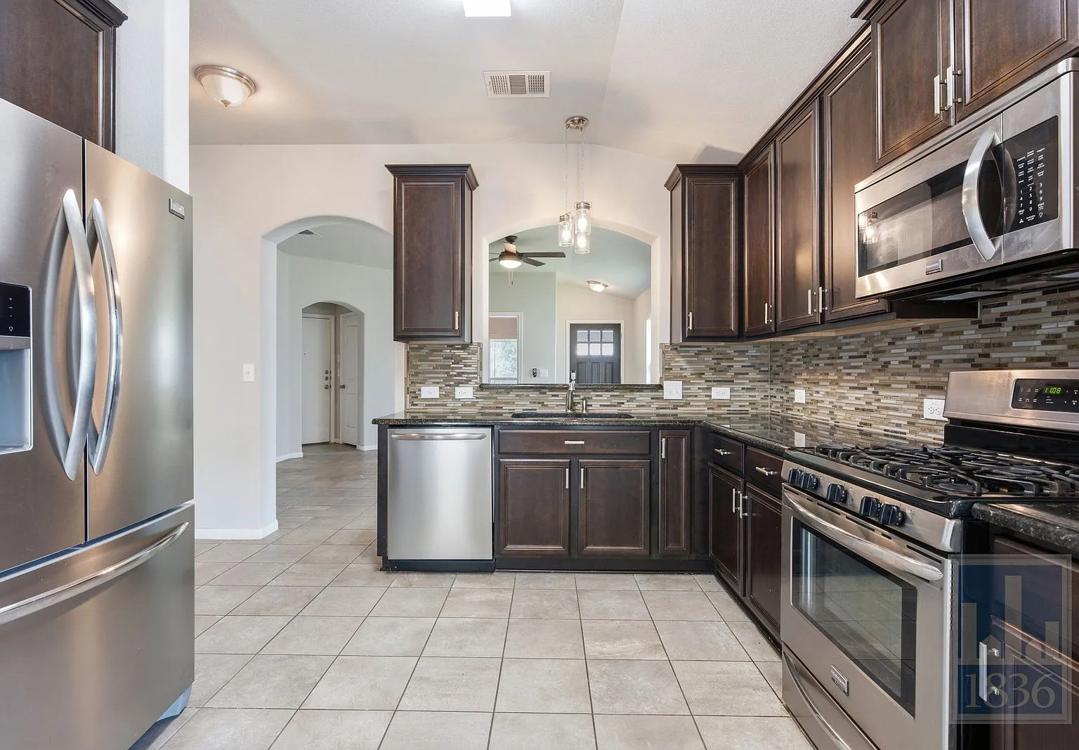 3 bed, 2.0 bath, 1415 sqft, $2,000 — Photo 3