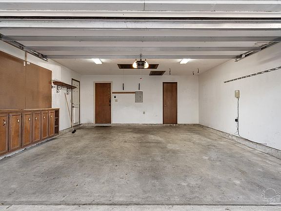 5th image of 2779 Glen Eden Dr