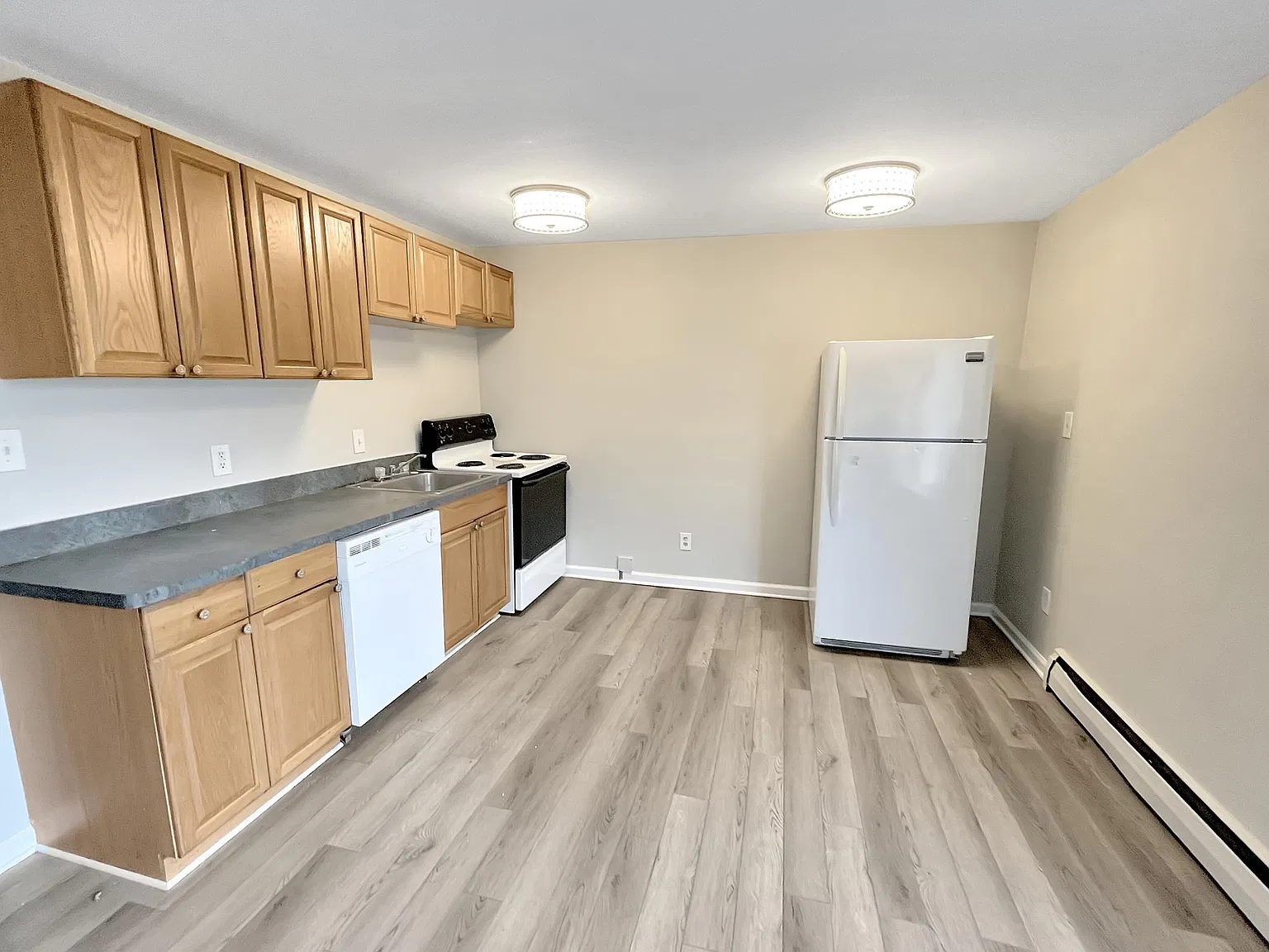 2 bed, 750 sqft, $950 — Photo 3