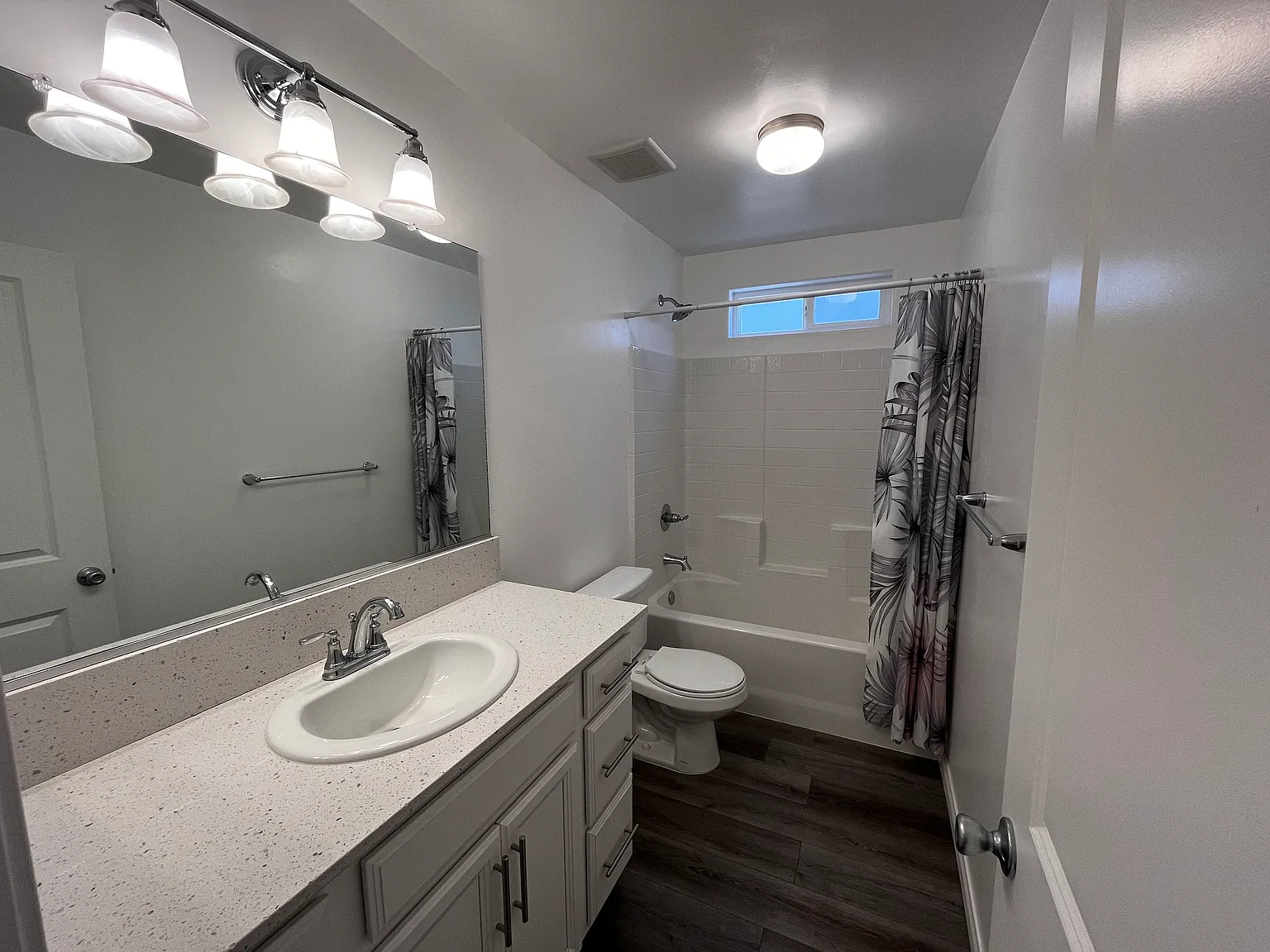 5 bed, 2406 sqft, $700 — Photo 3