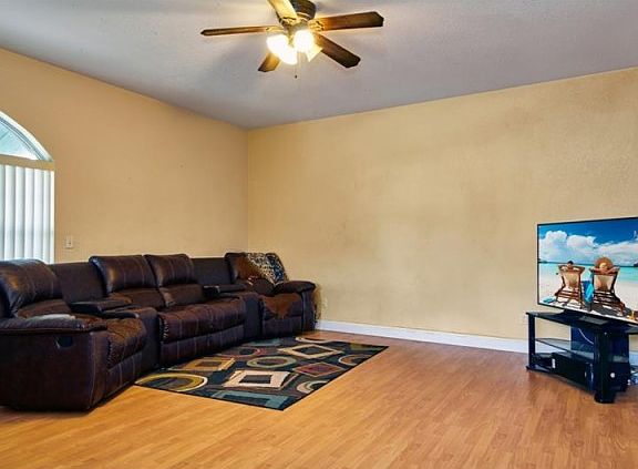 3rd image of 2222 39th Ave N