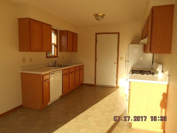 3rd image of 4445 Sunbury Dr