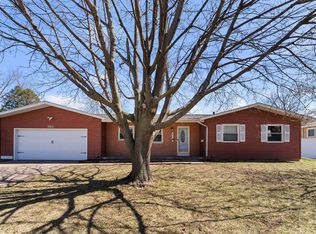 2913 Avalon Dr, Bettendorf, IA 52722