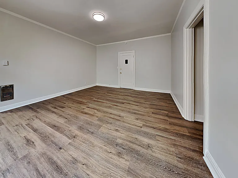 832 Erie St — Photo 10