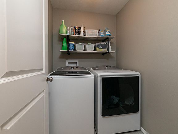 5th image of 417 W Melody Ln