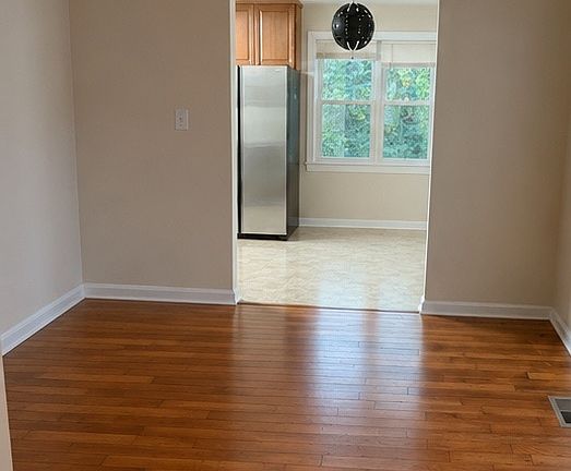 3rd image of 8061 W Glen Rd