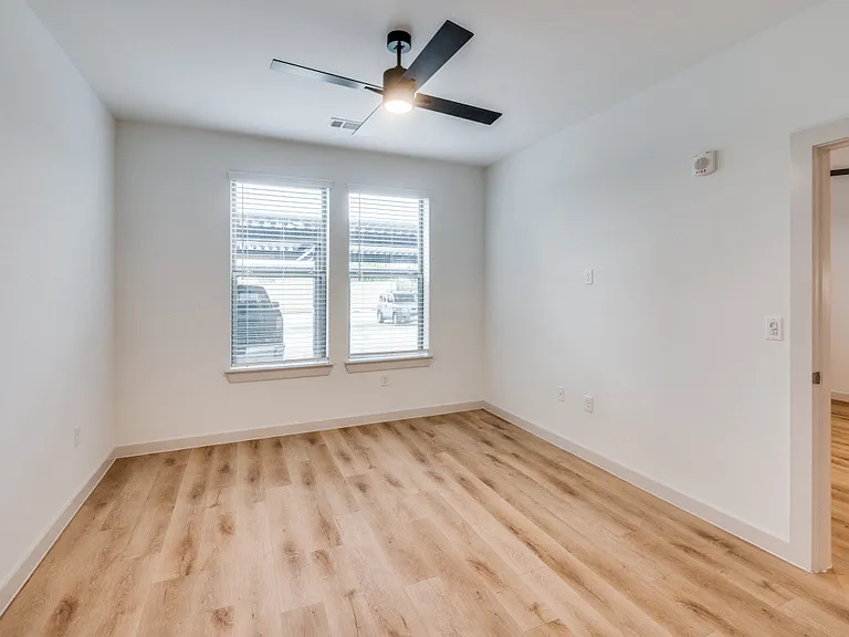 Burnett Lofts at Bishop Ridge — Photo 9