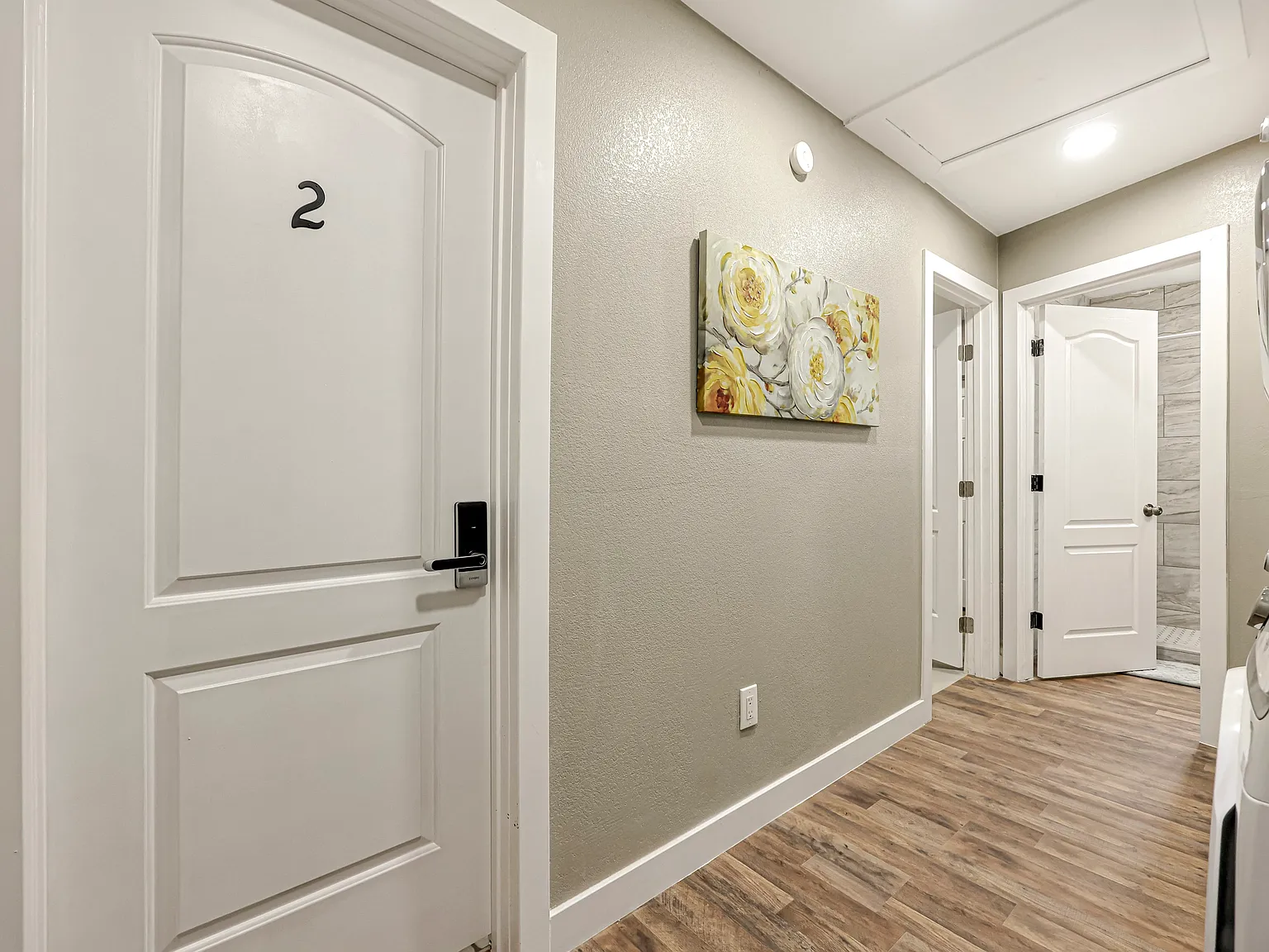 4 bed, 4.0 bath, 2450 sqft, $845 — Photo 1