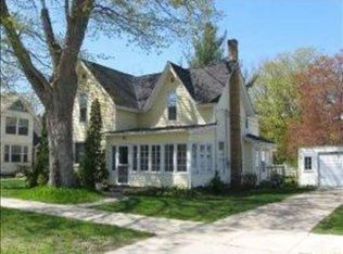 307 Mason St, Charlevoix, MI 49720