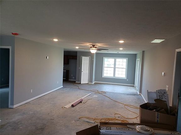 4th image of 1429 W Rebecca Pkwy