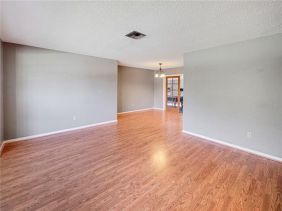 5th image of 2301 Henry Ln