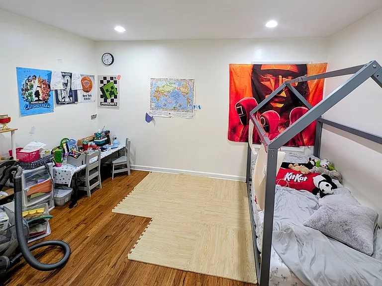122 Village Cir W — Photo 11