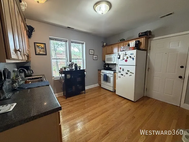 2239 W Cornelia Ave #2 — Photo 4
