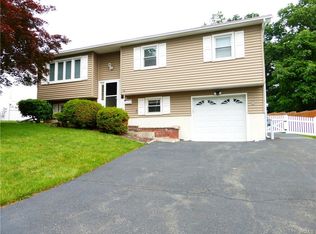 14 Rowan Dr, Garnerville, NY 10923
