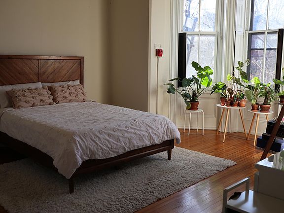 2nd image of 4116 Spruce St APT 2F