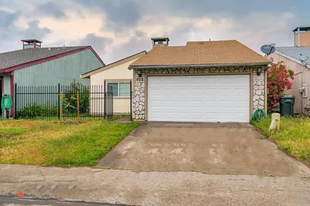 7517 Golf Club Ct photo 1