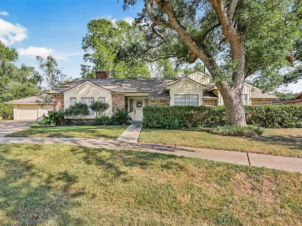 2101 Willow Dell Dr, Seabrook, TX 77586
