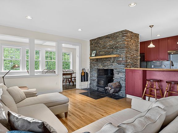 5th image of 526 Belfast Road