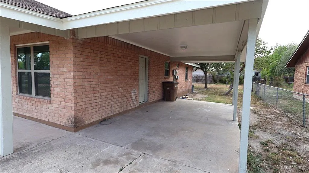 3 bed, 1.0 bath, 1092 sqft, $1,350 — Photo 3