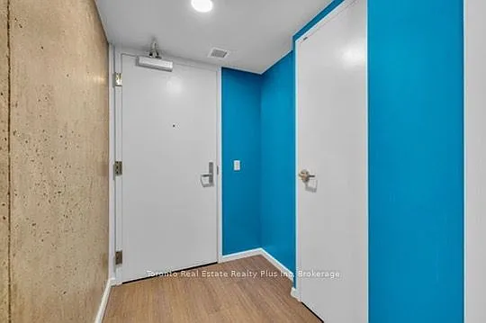 105 Champagne Ave S #1918 — Photo 10