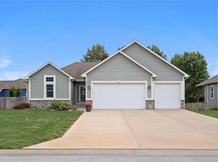 15307 Meyer Dr, Basehor, KS 66007