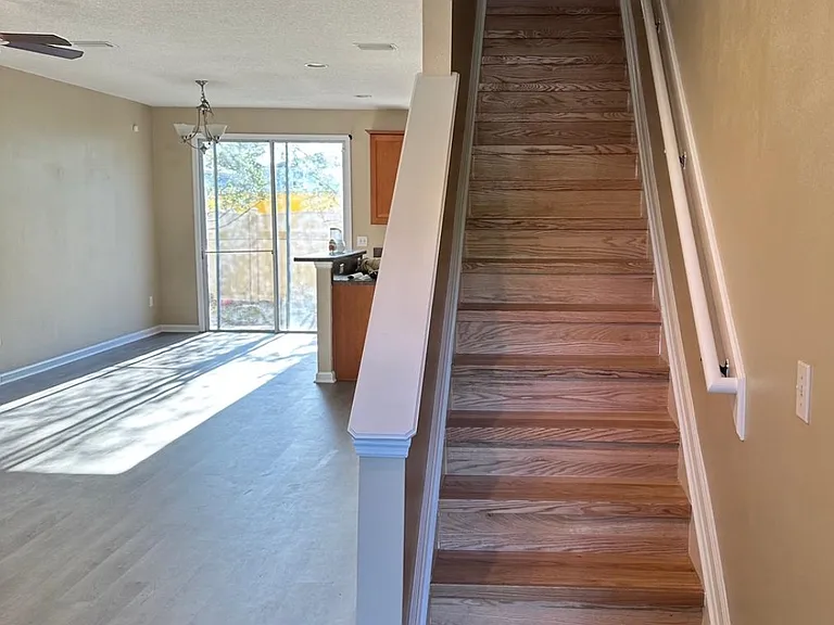 2298 Sunset Bluff Dr — Photo 10