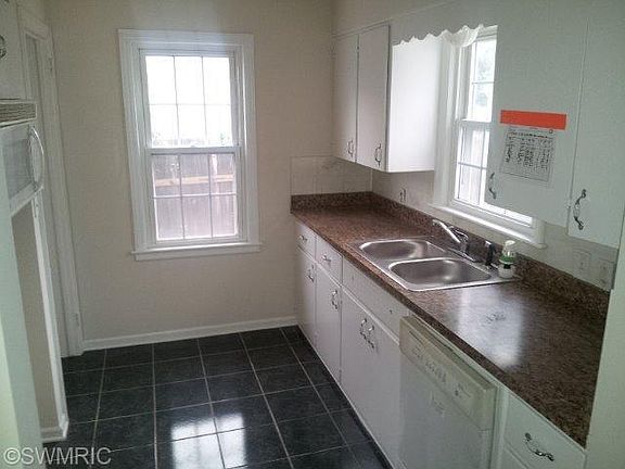 5th image of 2917 Clyde Park Ave SW