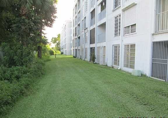 5th image of 9180 Fontainebleau Blvd APT 102